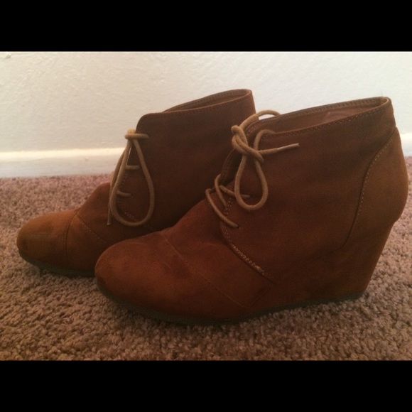 Shoes - Picture 2 of 3